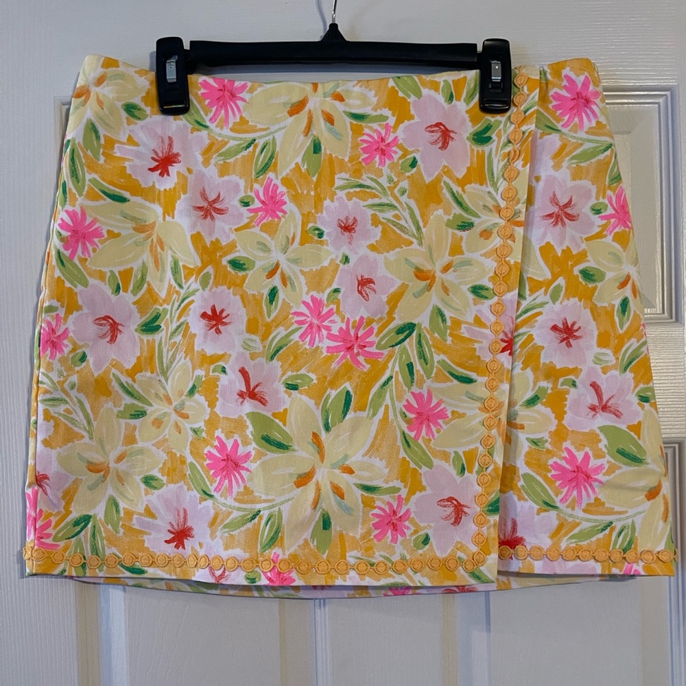 NWOT Crown & Ivy Floral Skort